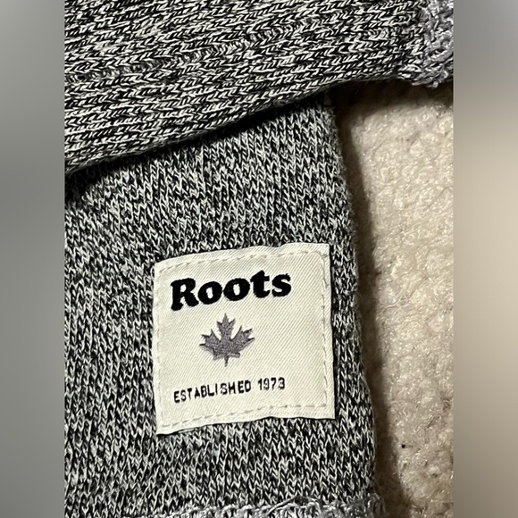 Roots women’s salt and pepper sweater - Picture 4 of 5